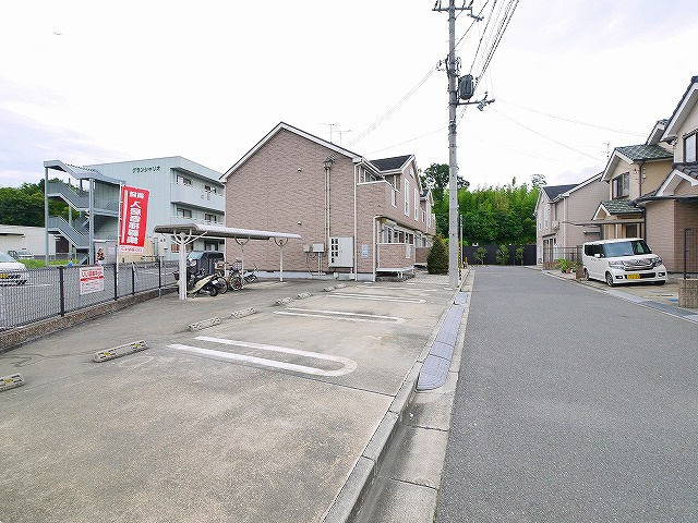 サンモールＳの駐車場|駐車場です
