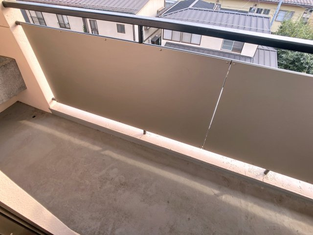 霞雅ビルBのバルコニー