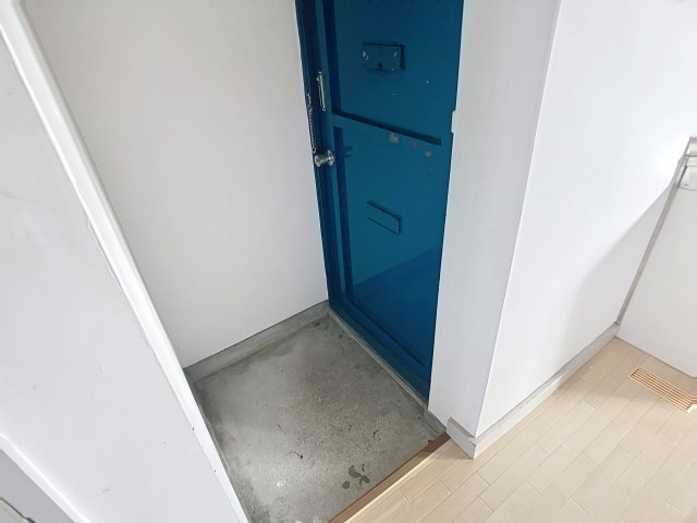 霞雅ビルBの玄関