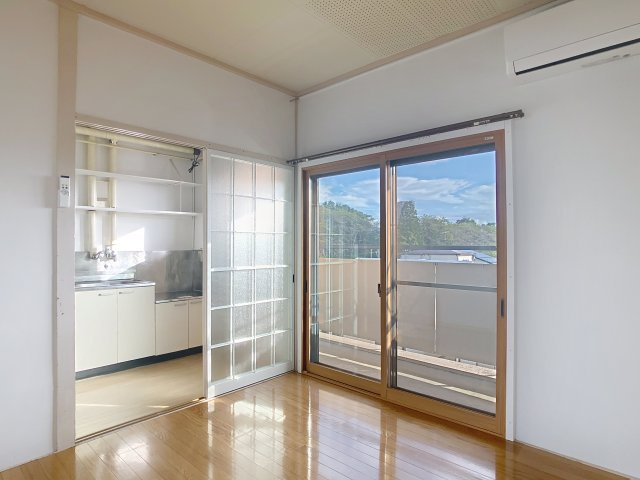 霞雅ビルBの居間・リビング