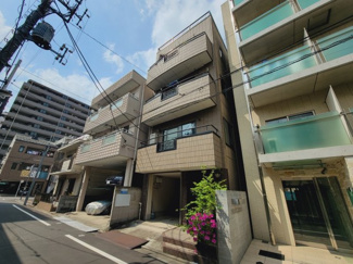 【外観】 | 林ビル　鶯谷駅から徒歩7分・三河島駅から徒歩9分・日暮里駅から徒歩11分。大通りから少し中に入った場所にあり静かな環境です。オートロック付でセキュリティ安心。戸数も少ないので落ち着いて暮らせます。