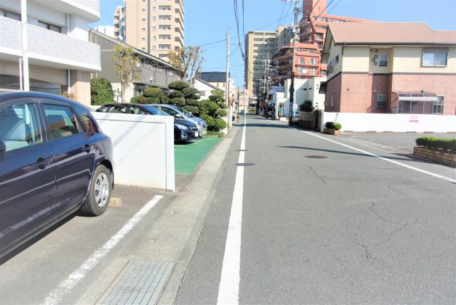 ヒューマンズ六ツ門の周辺|南側道路から駐車場へ入れます