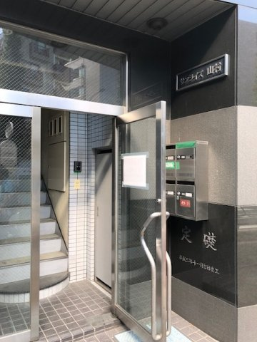 サンライズ山村のエントランス