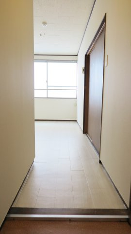 貴志ビルの玄関