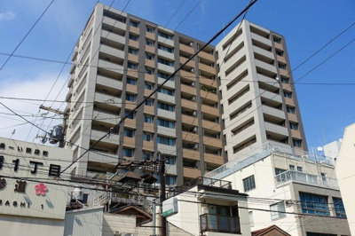 【外観】 | シャリエ天神橋ＦＩＲＳＴ | 南森町駅徒歩４分！近隣には学問の神様『大阪天満宮』があります。