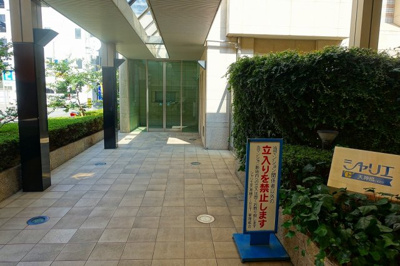 【エントランス】 | シャリエ天神橋ＦＩＲＳＴ | 商店街のアーケード内に入口があるので、雨の日も濡れずに駅まで行けます。