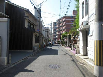 和プレジデント三条の周辺|前面道路