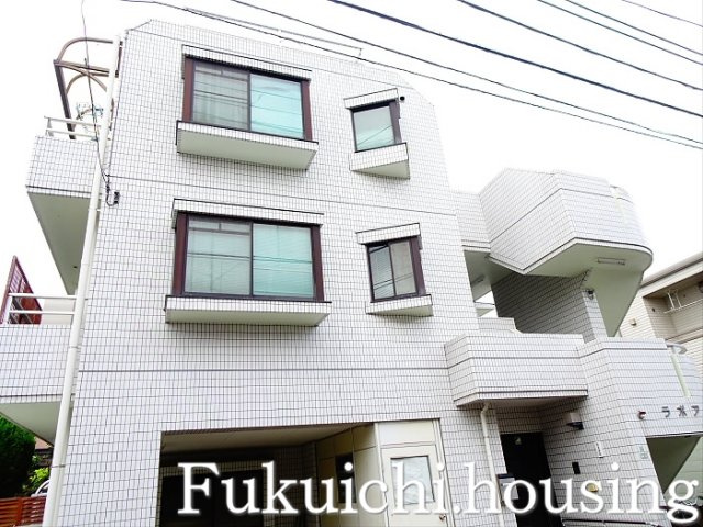 ラポア杉本の外観