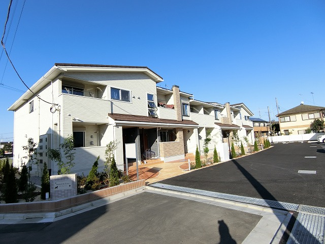 昭島市中神町２丁目のアパートの外観