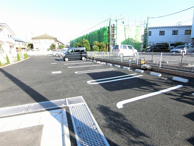 昭島市中神町２丁目のアパートの駐車場