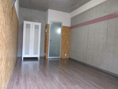 マルティ円町（旧ドーリアKYOTO円町）の居間・リビング