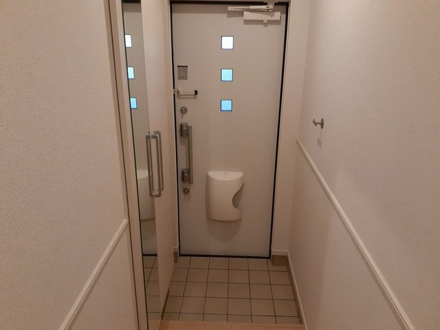 グラングラスBの玄関