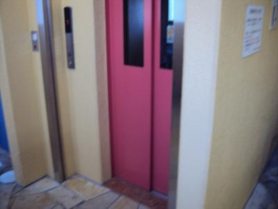 ドーリア北野東の駐車場|エレベーター