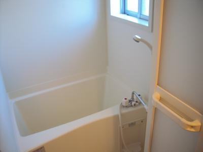 ドーリア北野東の浴室|お風呂・窓有