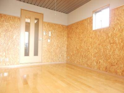 アルカス七条大宮（旧：ドーリア七条大宮）の居間・リビング|洋室