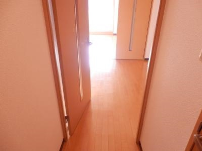アーバネックス室町の内装|廊下から～