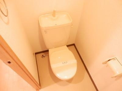 アーバネックス室町のトイレ|温水洗浄便座になります。