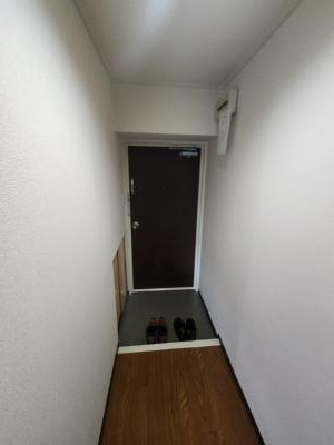 グランドール西大路の玄関