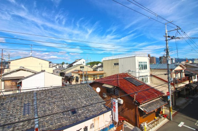 【展望】 | 北区紫野中柏野町　2区画　新築戸建 | 総合病院も徒歩5分にあるので急な怪我や病気などでも安心です。また、車で約5分程に《イズミヤ白梅町店》があるので便利です。【北野天満宮】が徒歩圏内にありライトアップなどご家族と一緒に楽しめます。