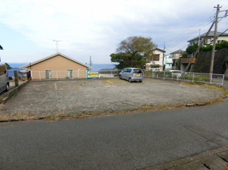 【駐車場】 | 道路向かいの駐車スペースです。