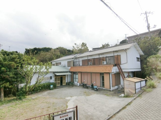 【外観】 | 建物前にも駐車スペースがございます。