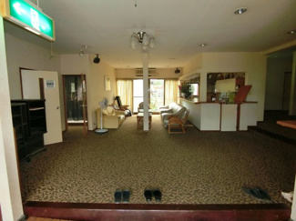 【エントランス】 | 広々としたエントランスホールです。