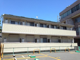 【外観】 | 東急東横線「綱島」駅より平坦な道を徒歩1分！商店街を抜けた先にある便利な立地の2階建てアパートです♪駅近で通勤・通学に便利！