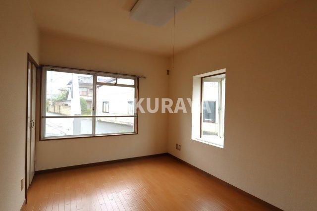 進峰マンションA棟の洋室|2024年10月撮影。