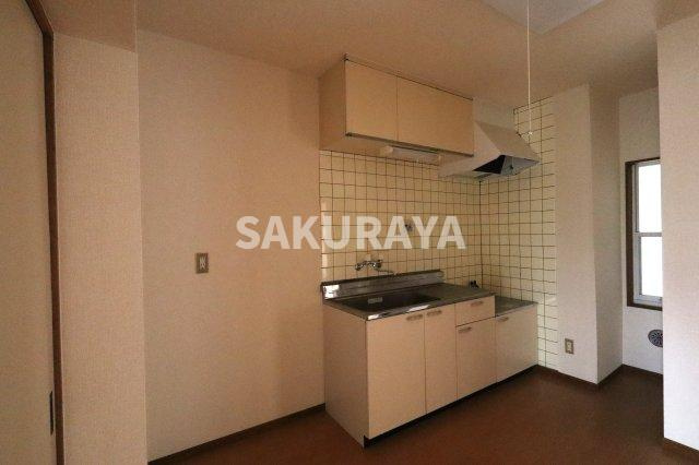 進峰マンションA棟の居間・リビング|2024年10月撮影。