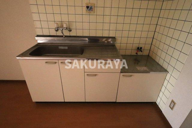 進峰マンションA棟のキッチン|2024年10月撮影。