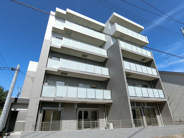 昭島市上川原町３丁目の賃貸マンションの外観