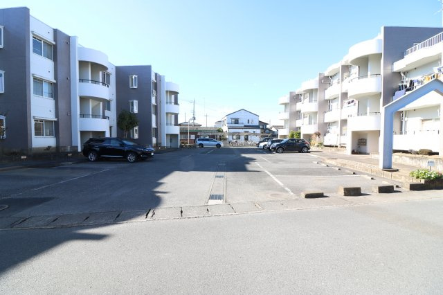 進峰マンションA棟の駐車場