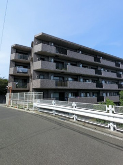 【外観】 | 6階・南向き、両面バルコニーにつき日当たり・通風・眺望！令和元年10月リノベーション！収納力の高いウォークインクローゼット設置！家族と会話が弾む対面式キッチン採用♪