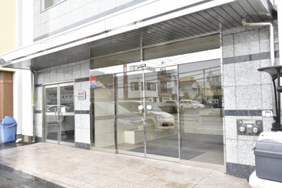 【エントランス】 | 森町分譲共同ビル | エントランスです。
日勤管理なのできれいに管理されております。