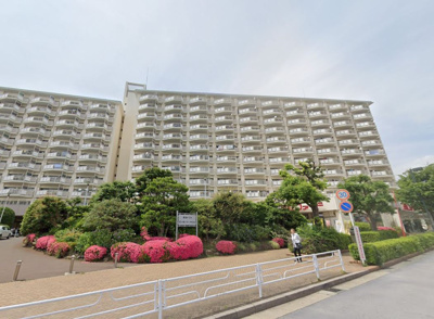 【外観】 | 東急ドエル市ヶ尾プラーザビル | 南東向き・10階部分、前面棟が無く陽当り・眺望良好！令和元年10月リノベーション。収納がたっぷりのWIC！家事効率の良いL字型キッチン採用♪