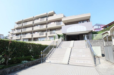 【外観】 | ベルス藤が丘柿の木台 | 閑静な住宅街に佇む低層マンション！南東住戸最上階で陽当り・眺望良好！収納やフリースペースとして利用可能な窓付ロフト有り！