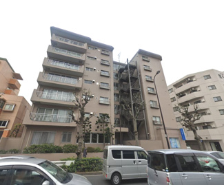 【外観】 | 4階・角部屋につき日当たり・通風良好！リフォーム。匂いが居室につきにくい独立キッチン採用。女性に人気！収納力の高いウォークインクローゼット付♪