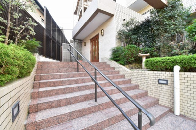 【エントランス】 | ラミアール南軽井沢 | 高級感のあるエントランス。