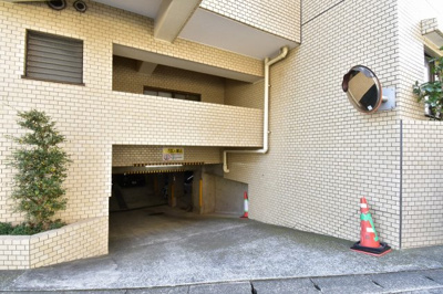 【駐車場】 | ラミアール南軽井沢 | 入りやすい駐車場です。