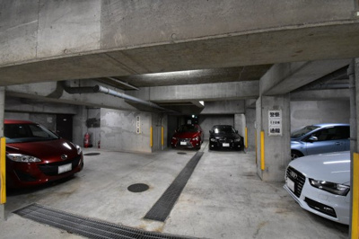 【駐車場】 | ラミアール南軽井沢 | 人気の自走式駐車場。