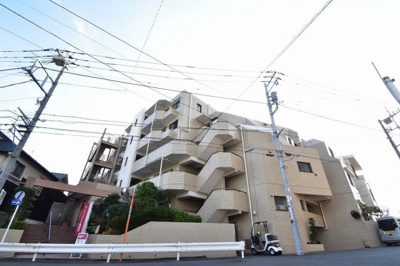 【外観】 | ラミアール南軽井沢 | ビックターミナルの「横浜」駅徒歩１５分。閑静な住宅街にあり、住環境良好な立地です。昭和６１年８月築の新耐震基準マンション。