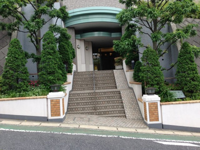 【エントランス】 | 宮前平パーク・ホームズグランドヒル | 東急田園都市線「宮前平」駅バス15分・「溝の口」駅バス12分「向丘出張所」停歩3分！