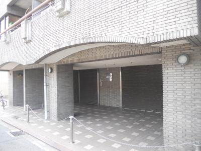 フォレステージ大宮の駐車場