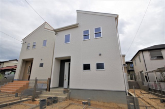 【外観】 | ２号棟　現地（2019年10月）撮影
外観完成しました！
土地面積126.48㎡　建物面積112.62㎡
駐車並列2台可能！