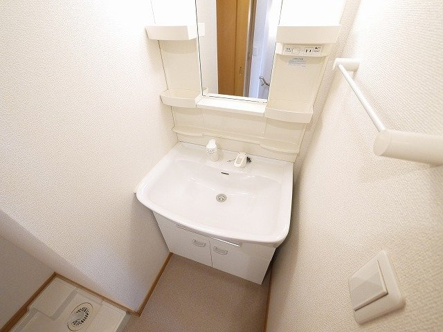 フローレンス　四条大路の洗面所|ゆったりとスペースのある洗面所