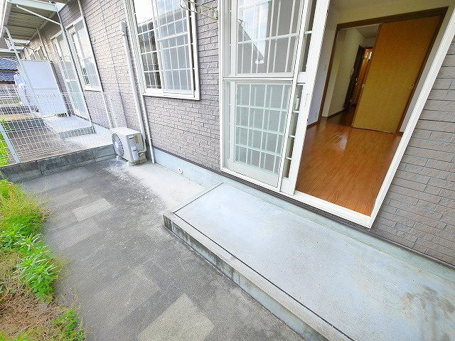 オストヴィラの庭|簡単な家庭菜園も楽しめるお庭です