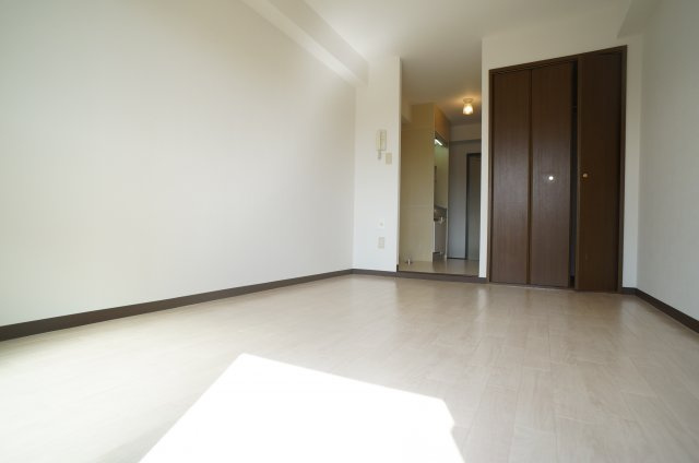 ロイヤル伊丹の寝室|参考、同建物・反転間取りの号室