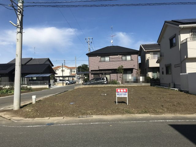 鴻巣市愛の町の売地の外観|南側の道路からの外観の写真。2019年10月26日 10:45頃撮影。