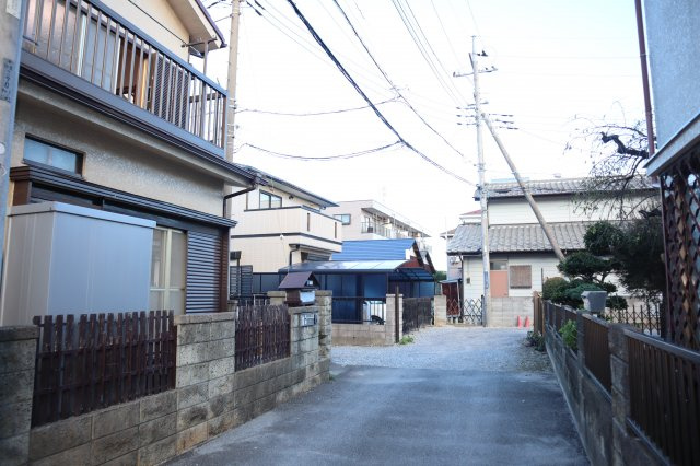 八千代市八千代台南１丁目　中古戸建　リニューアル住宅　東南角地の前面道路含む現地写真
