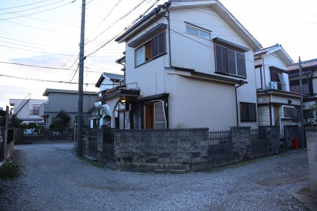 八千代市八千代台南１丁目　中古戸建　リニューアル住宅　東南角地の外観|東南角地